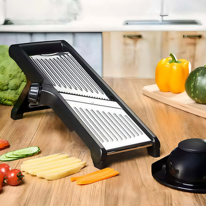 mandoline japonaise hasaki mandoline sur la table en cuisine