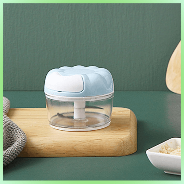 mini hachoir peu encombrant sur plan-de travail